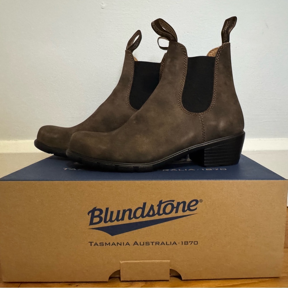 Blundstone Tasmania Boots, size US 9 *NEVER WORN